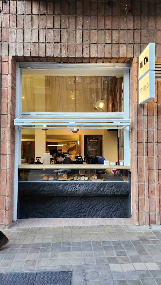 MUTA - Showroom y cafe